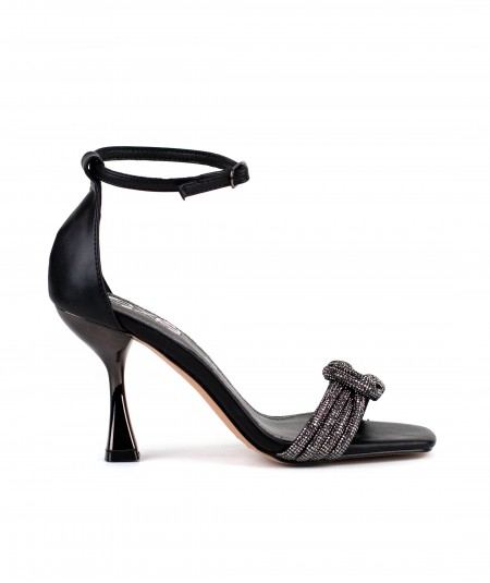 Sandali in pelle nera e micro strass
