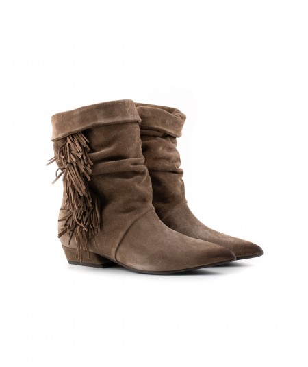Stivaletto in camoscio beige con frange