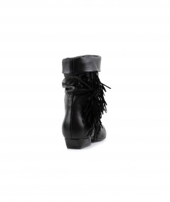 Stivaletto in pelle nera con frange