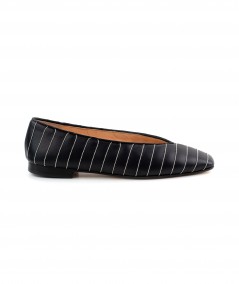 Ballerina in pelle nera